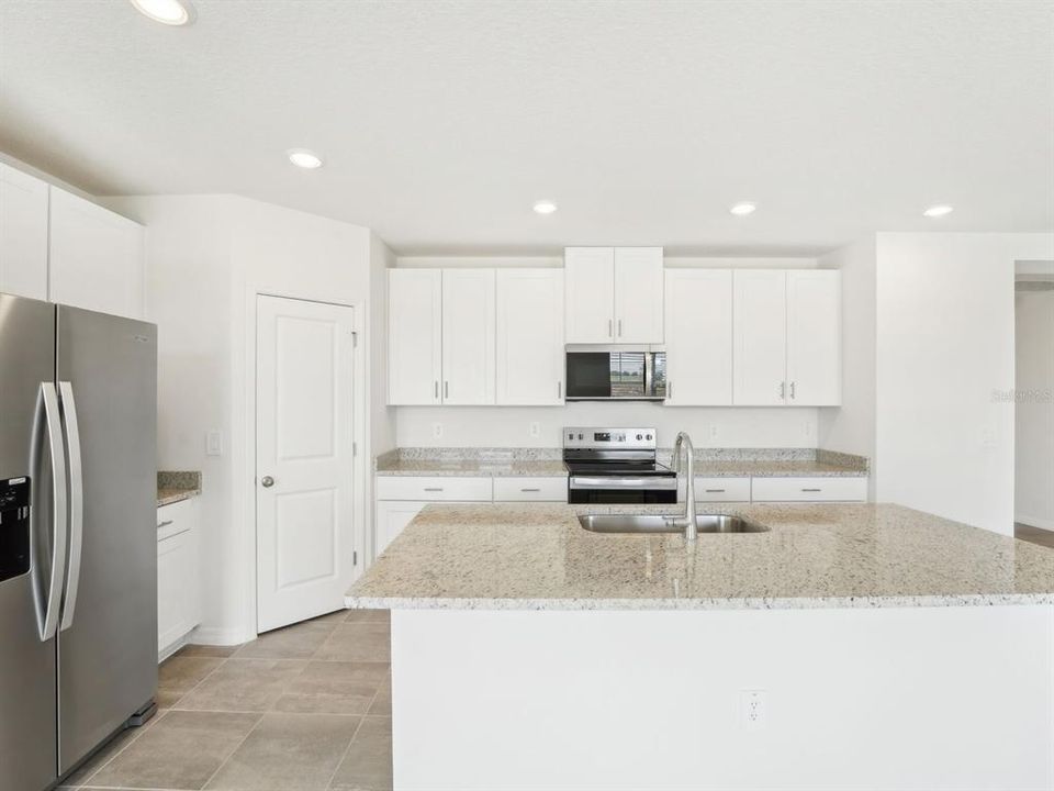 待售: $306,704 (4 贝兹, 2 浴室, 1840 平方英尺)