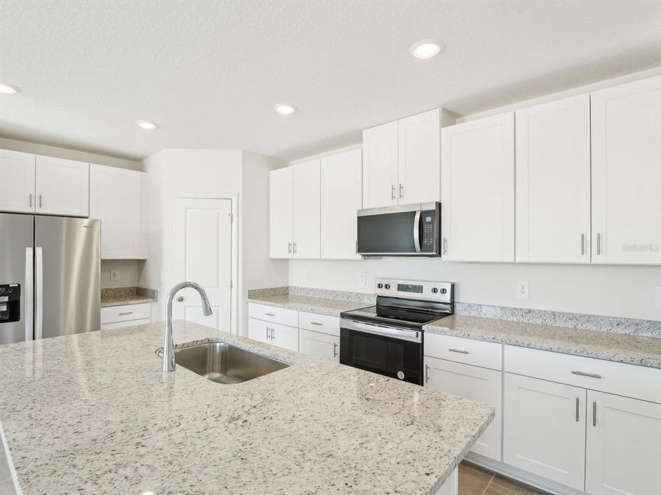 待售: $306,704 (4 贝兹, 2 浴室, 1840 平方英尺)