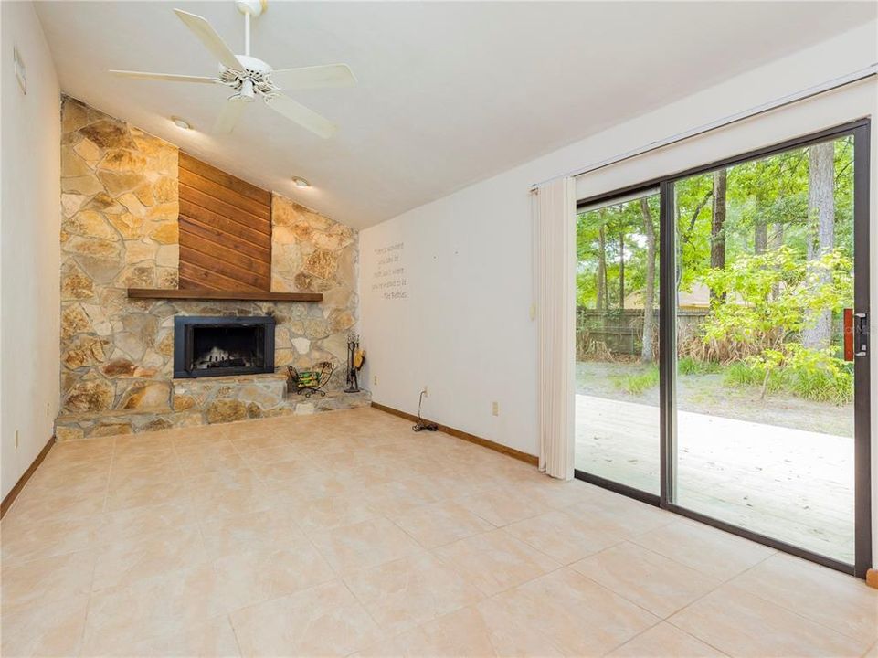 For Rent: $1,950 (3 beds, 2 baths, 1442 Square Feet)