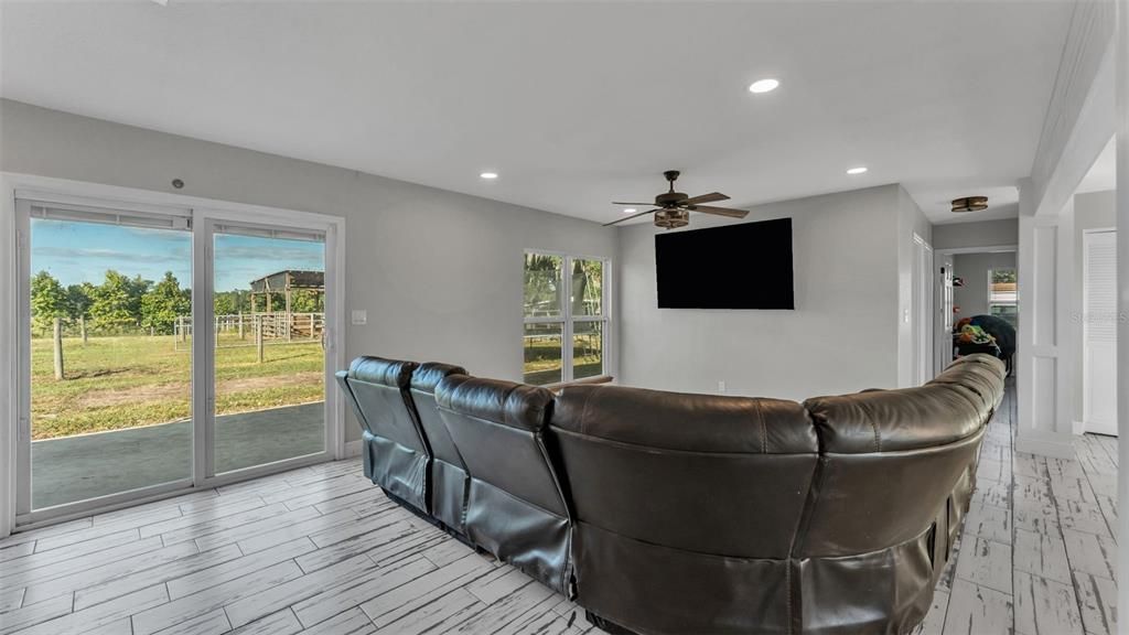 待售: $620,000 (4 贝兹, 2 浴室, 2049 平方英尺)