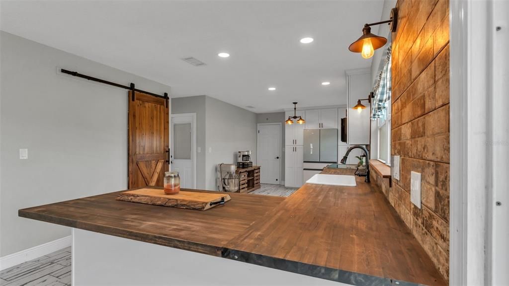 待售: $620,000 (4 贝兹, 2 浴室, 2049 平方英尺)