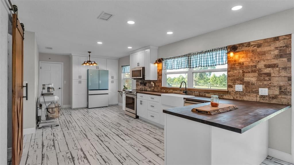 待售: $620,000 (4 贝兹, 2 浴室, 2049 平方英尺)