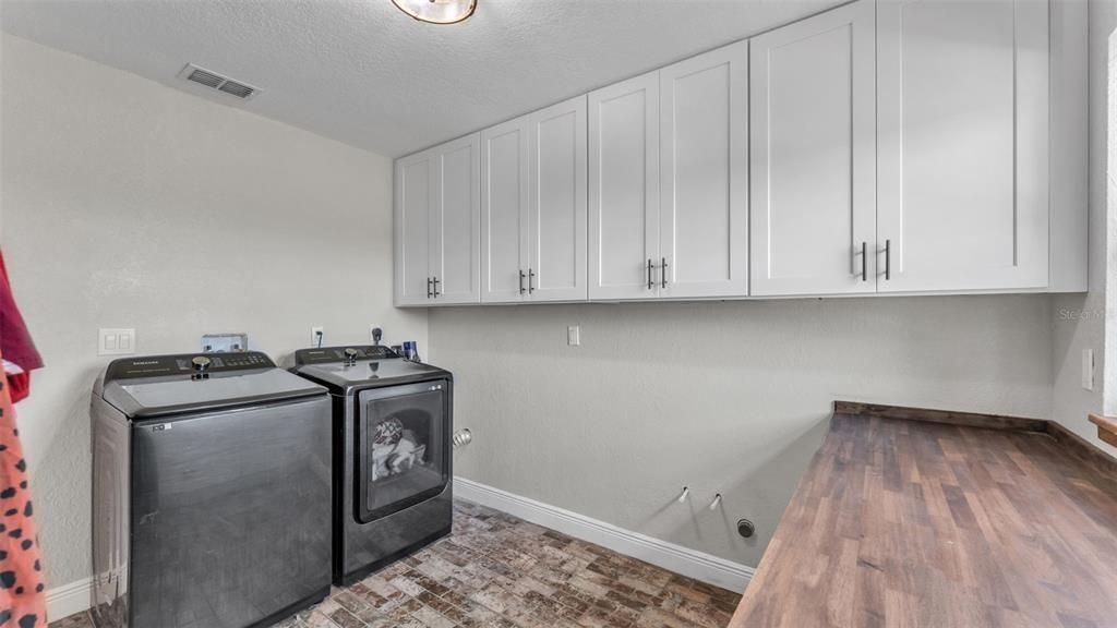 待售: $620,000 (4 贝兹, 2 浴室, 2049 平方英尺)