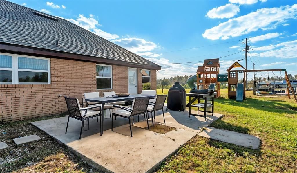 待售: $620,000 (4 贝兹, 2 浴室, 2049 平方英尺)