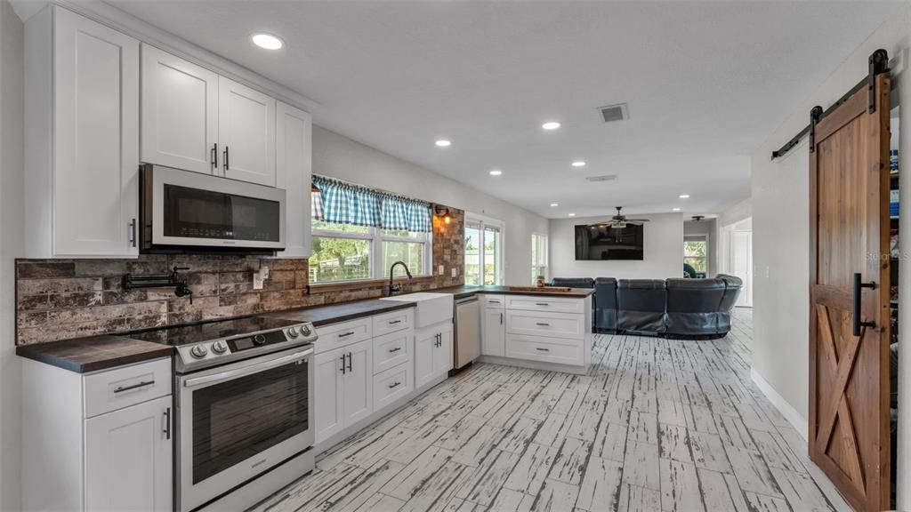 待售: $620,000 (4 贝兹, 2 浴室, 2049 平方英尺)