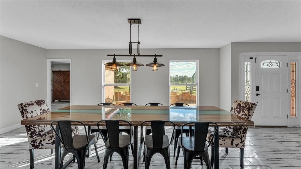 待售: $620,000 (4 贝兹, 2 浴室, 2049 平方英尺)