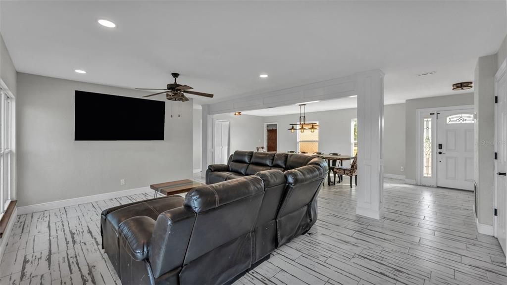 待售: $620,000 (4 贝兹, 2 浴室, 2049 平方英尺)