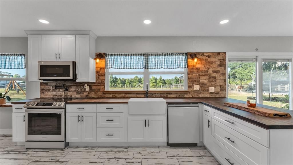 待售: $620,000 (4 贝兹, 2 浴室, 2049 平方英尺)