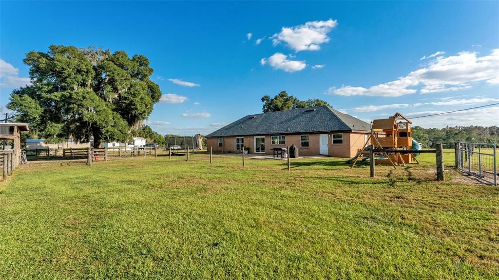 待售: $620,000 (4 贝兹, 2 浴室, 2049 平方英尺)