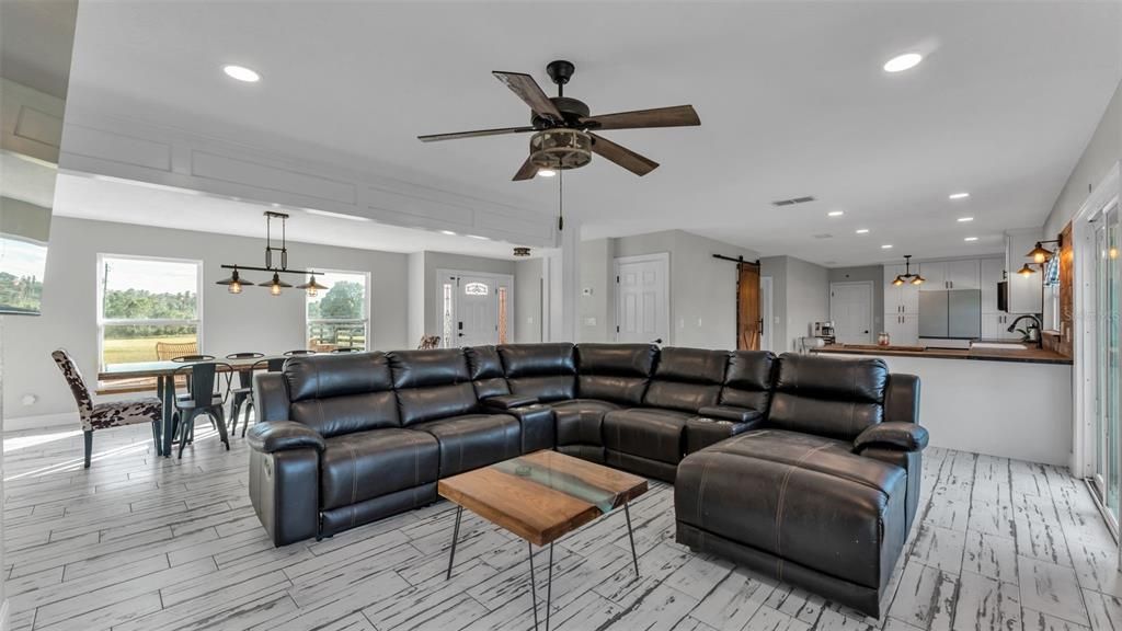 待售: $620,000 (4 贝兹, 2 浴室, 2049 平方英尺)