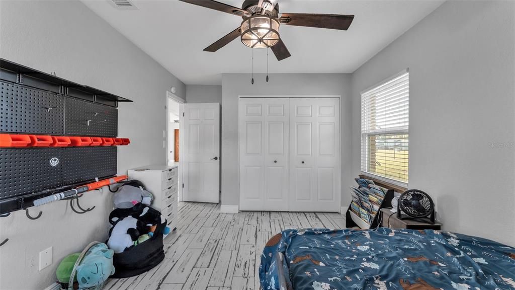 待售: $620,000 (4 贝兹, 2 浴室, 2049 平方英尺)