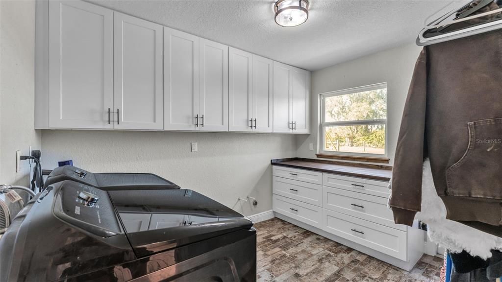 待售: $620,000 (4 贝兹, 2 浴室, 2049 平方英尺)