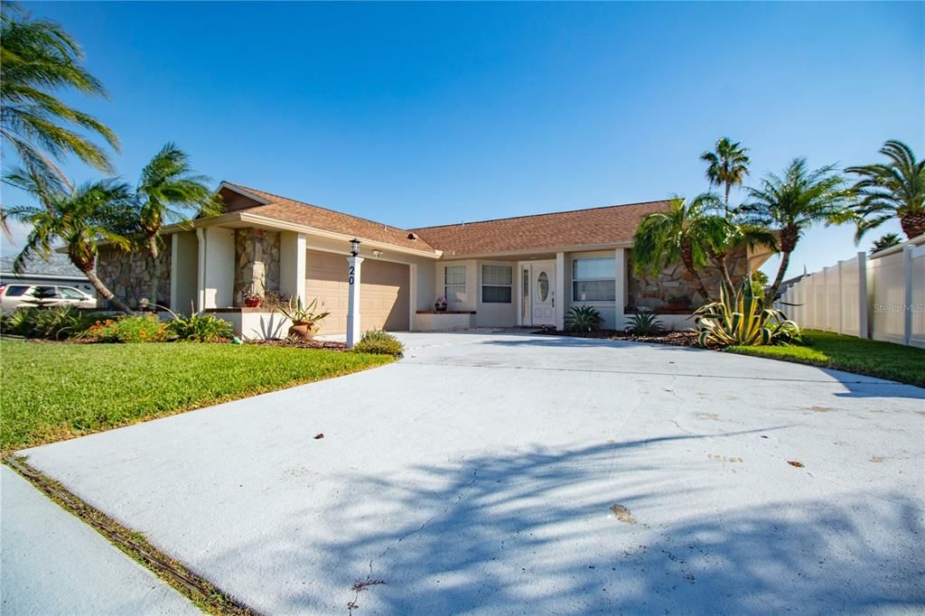 For Sale: $689,000 (3 beds, 2 baths, 1649 Square Feet)