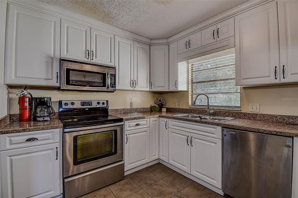 待售: $435,000 (3 贝兹, 2 浴室, 3204 平方英尺)