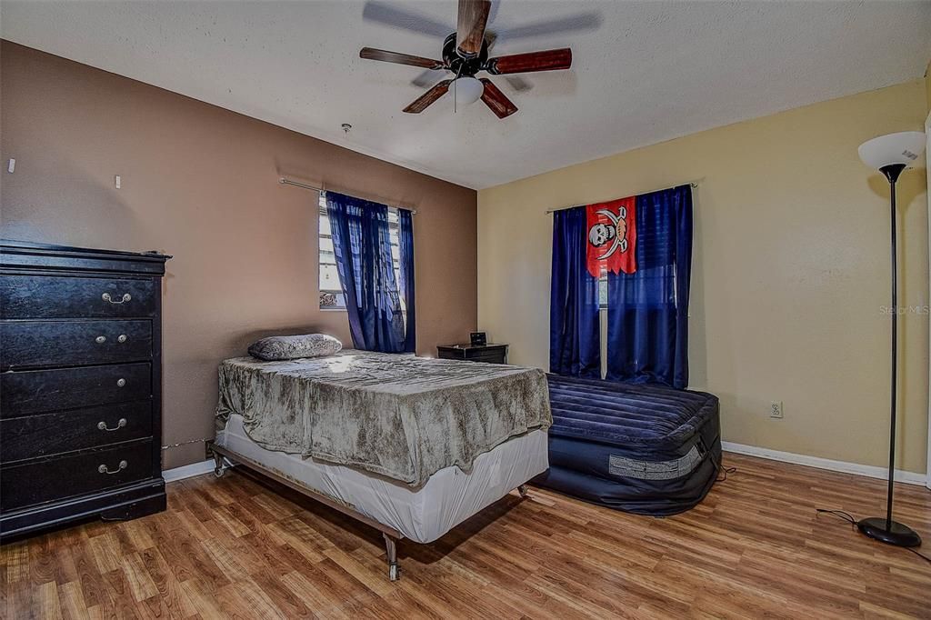 待售: $435,000 (3 贝兹, 2 浴室, 3204 平方英尺)