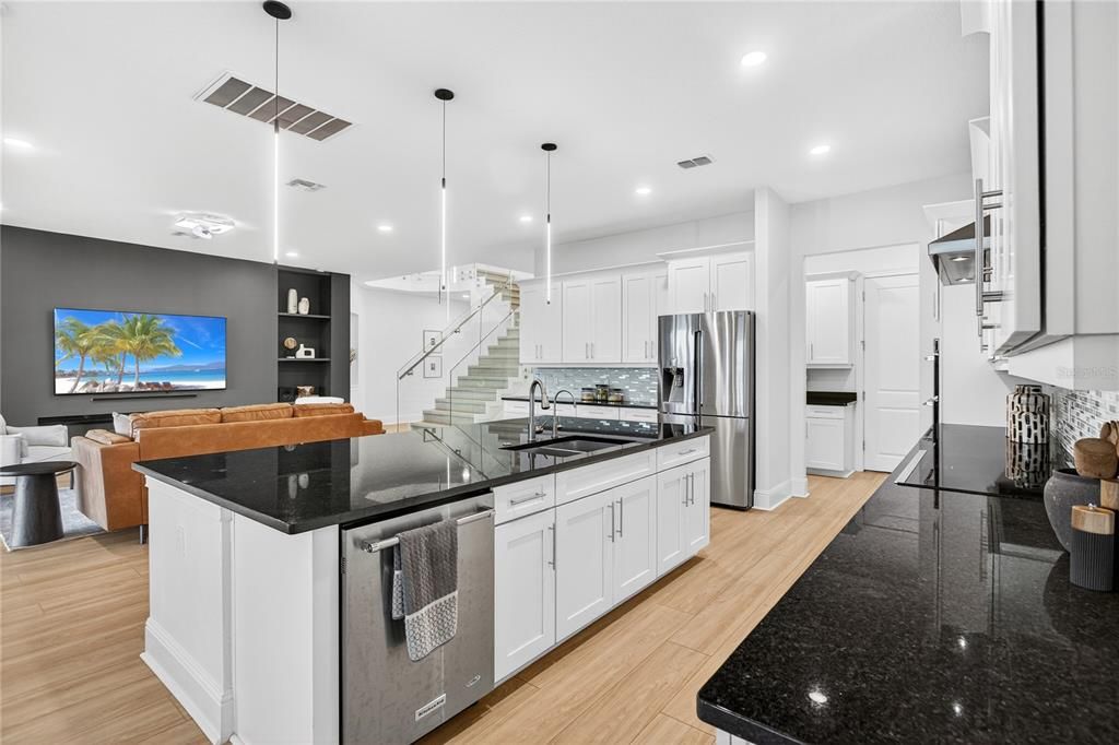 待售: $2,249,000 (7 贝兹, 6 浴室, 5283 平方英尺)