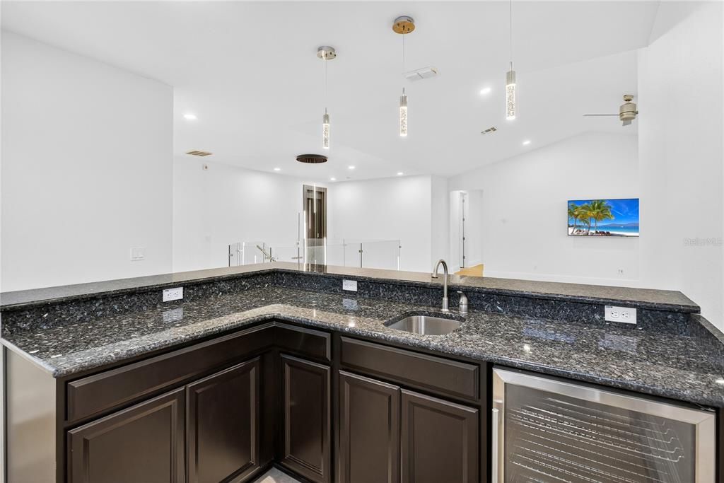 待售: $2,249,000 (7 贝兹, 6 浴室, 5283 平方英尺)