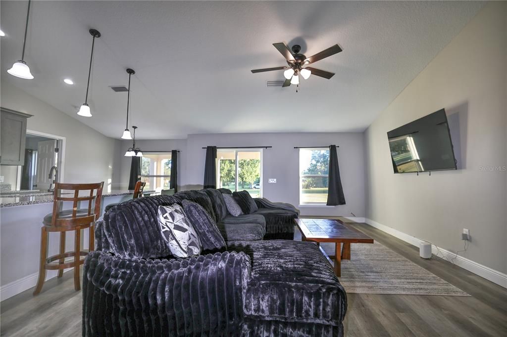 Active With Contract: $329,900 (4 beds, 2 baths, 1613 Square Feet)