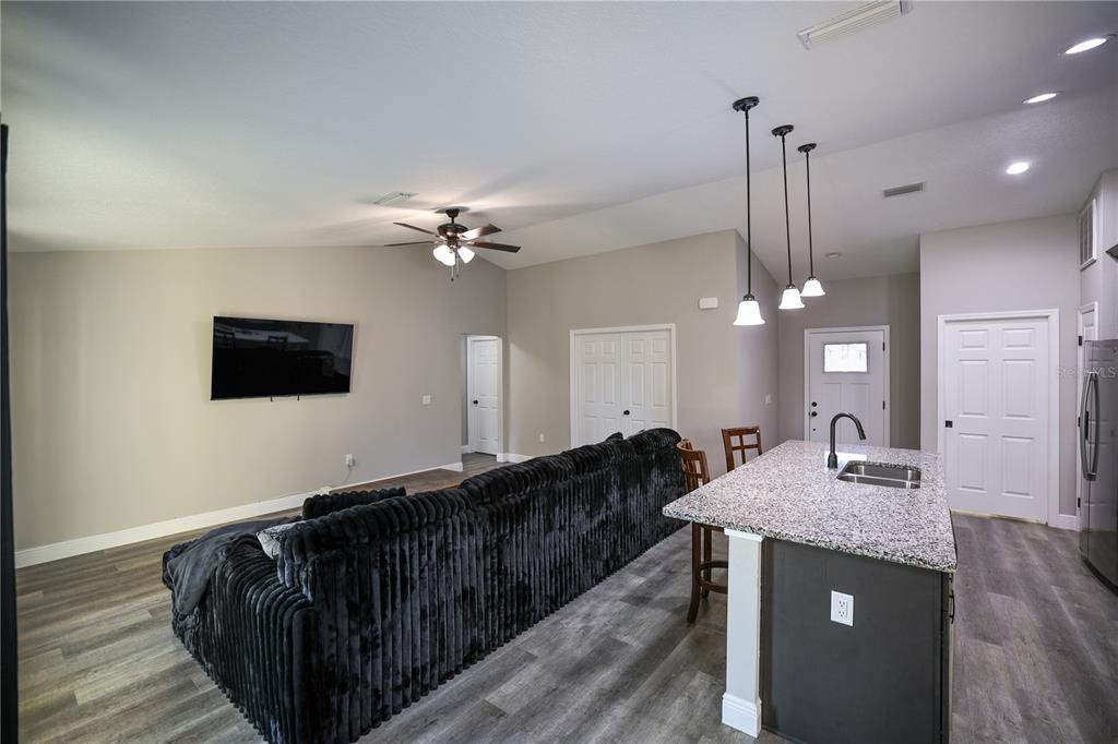 Active With Contract: $329,900 (4 beds, 2 baths, 1613 Square Feet)