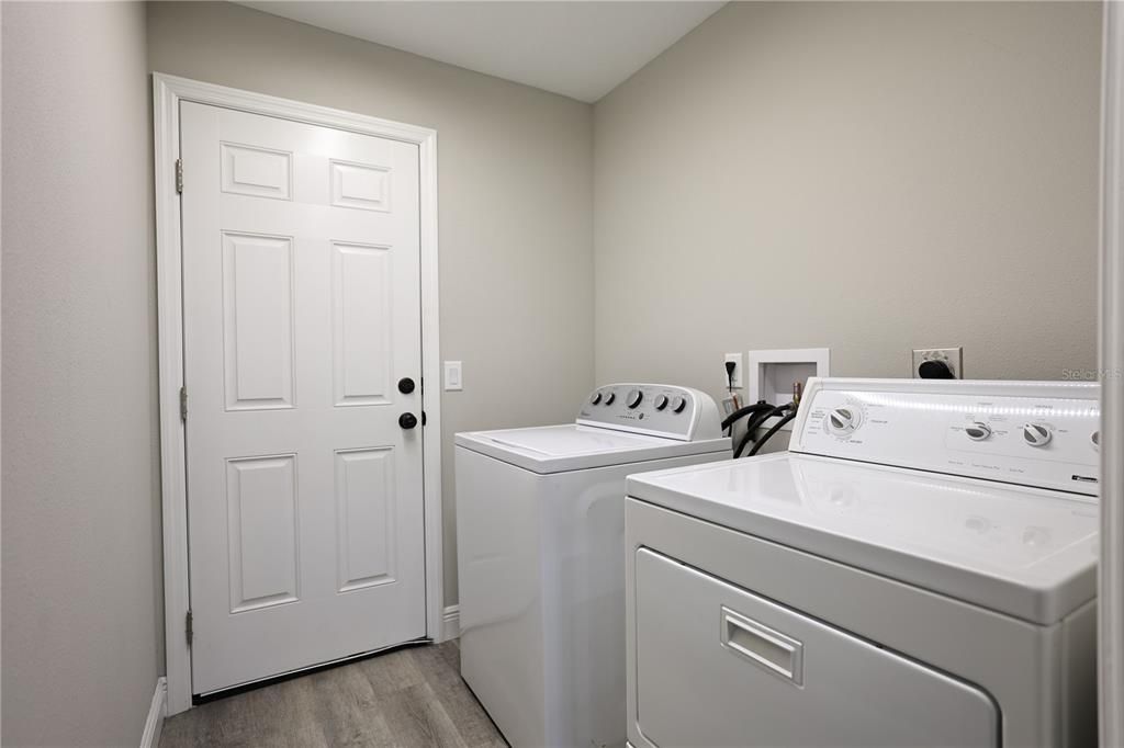 Active With Contract: $329,900 (4 beds, 2 baths, 1613 Square Feet)