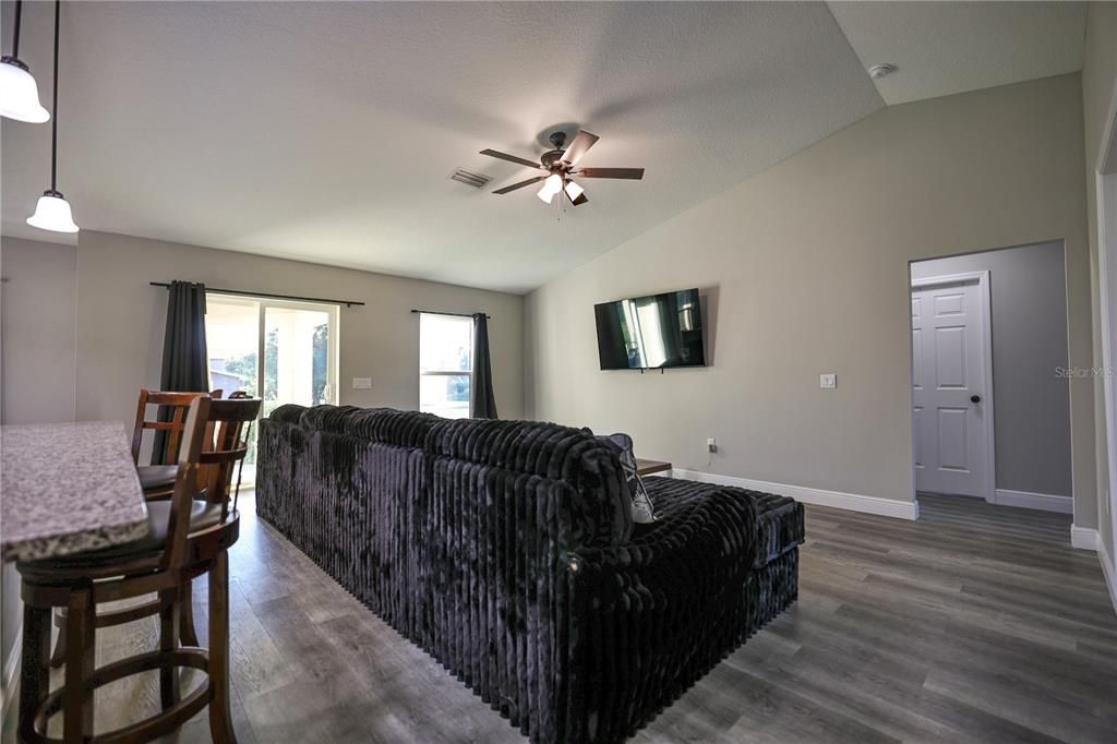 Active With Contract: $329,900 (4 beds, 2 baths, 1613 Square Feet)