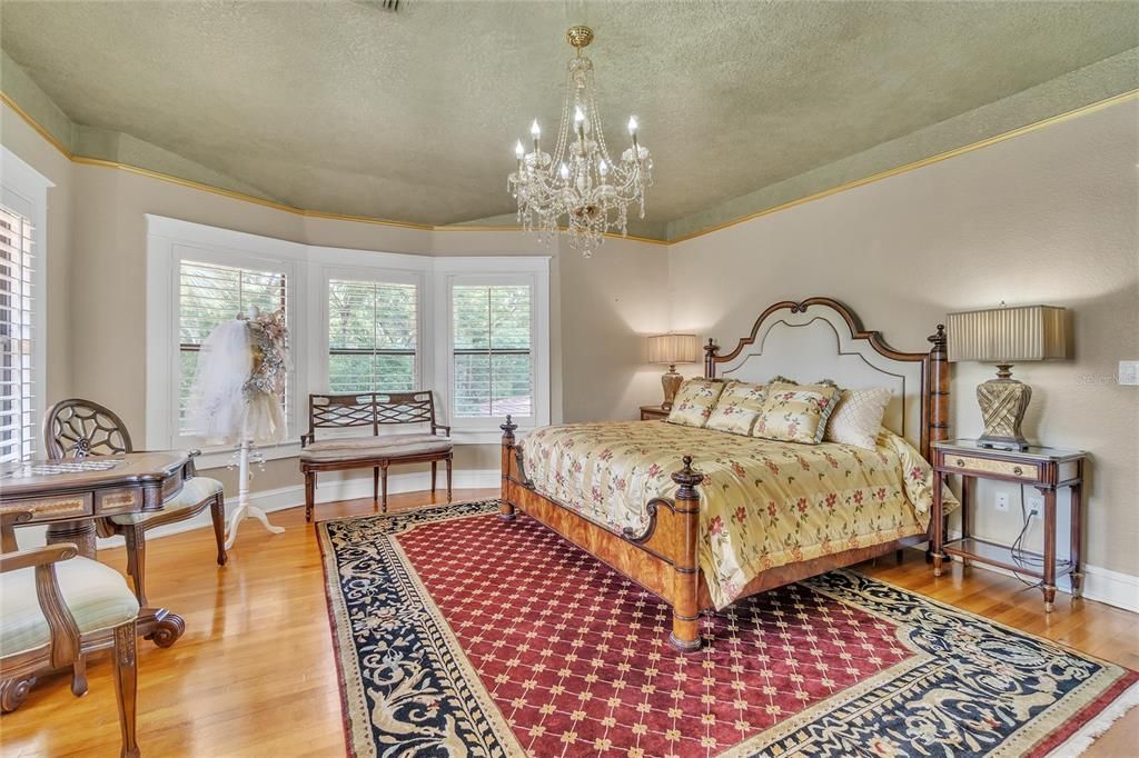 For Sale: $2,200,000 (7 beds, 5 baths, 5624 Square Feet)