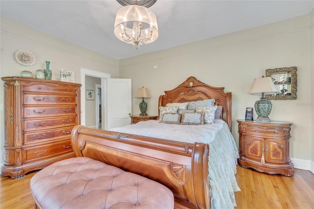 For Sale: $2,200,000 (7 beds, 5 baths, 5624 Square Feet)