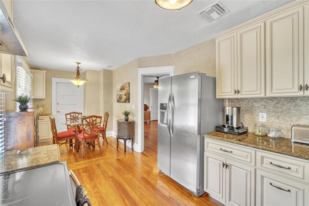 For Sale: $2,200,000 (7 beds, 5 baths, 5624 Square Feet)