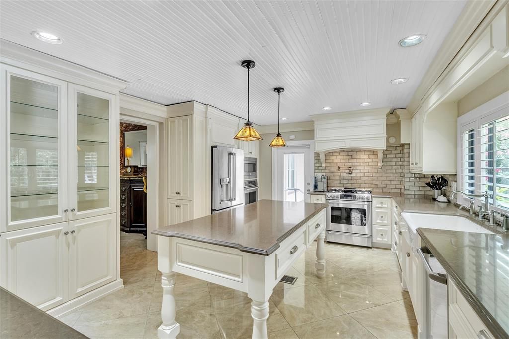 For Sale: $2,200,000 (7 beds, 5 baths, 5624 Square Feet)