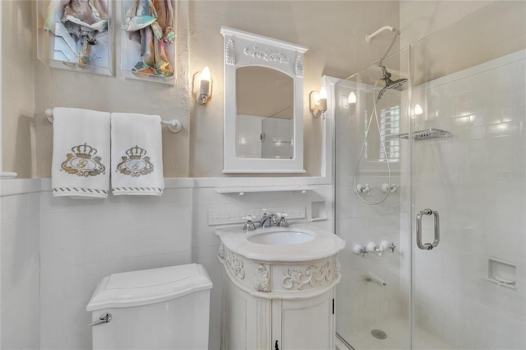 For Sale: $2,200,000 (7 beds, 5 baths, 5624 Square Feet)