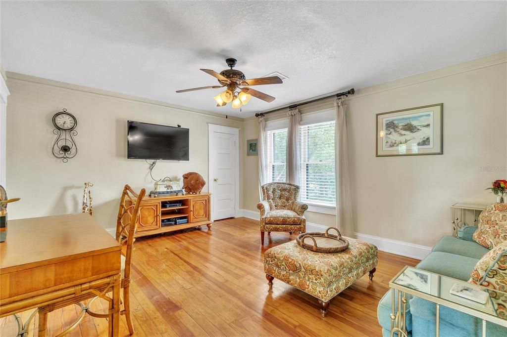 For Sale: $2,200,000 (7 beds, 5 baths, 5624 Square Feet)