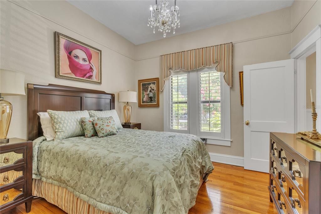 For Sale: $2,200,000 (7 beds, 5 baths, 5624 Square Feet)