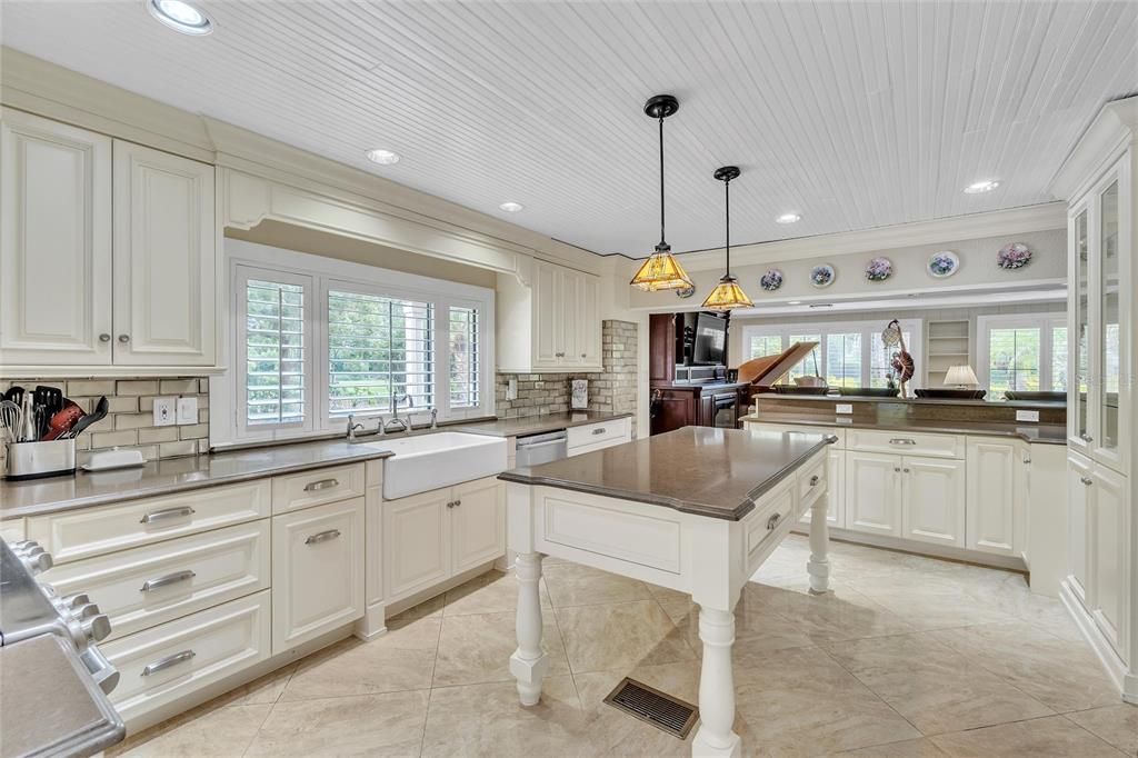 For Sale: $2,200,000 (7 beds, 5 baths, 5624 Square Feet)