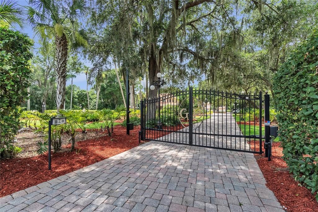 For Sale: $2,200,000 (7 beds, 5 baths, 5624 Square Feet)