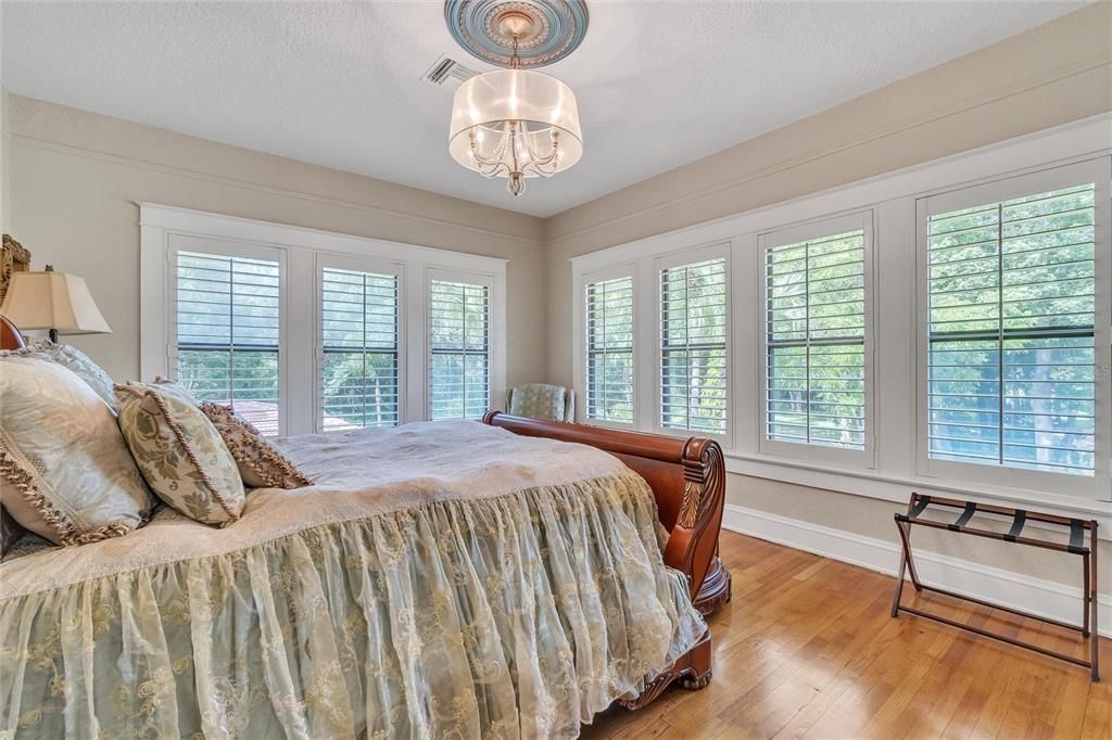 For Sale: $2,200,000 (7 beds, 5 baths, 5624 Square Feet)