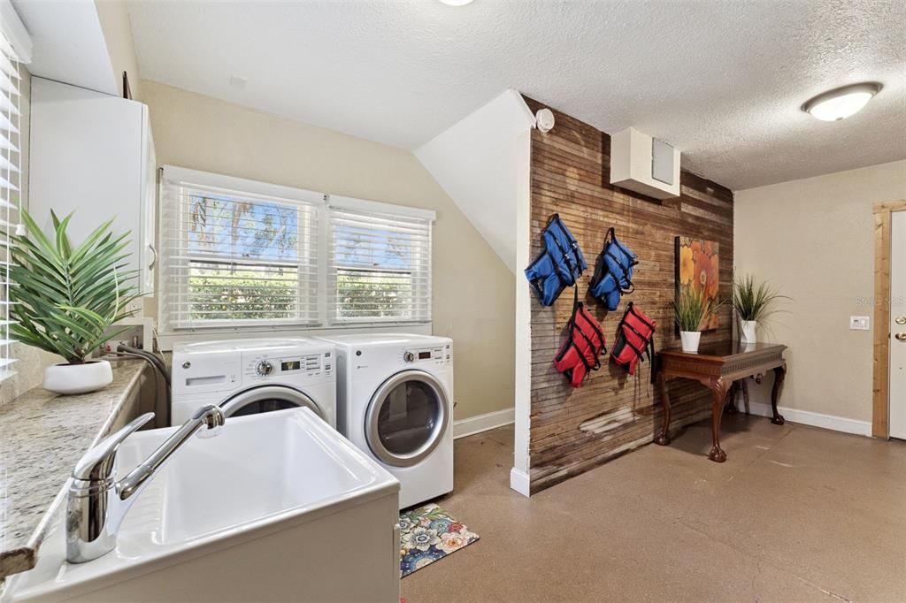 For Sale: $2,200,000 (7 beds, 5 baths, 5624 Square Feet)