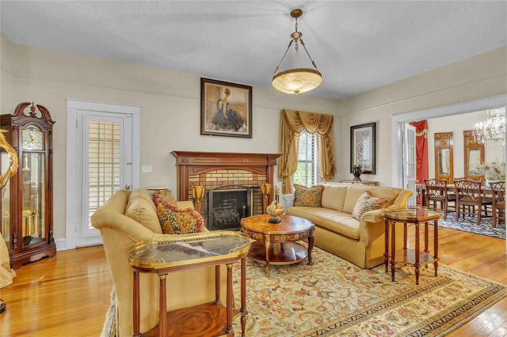 For Sale: $2,200,000 (7 beds, 5 baths, 5624 Square Feet)