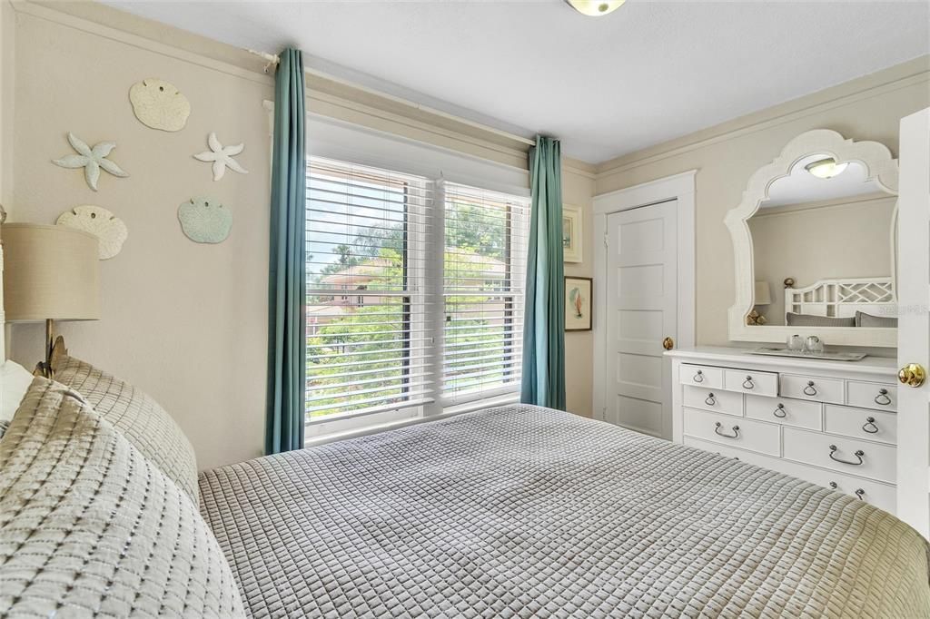 For Sale: $2,200,000 (7 beds, 5 baths, 5624 Square Feet)