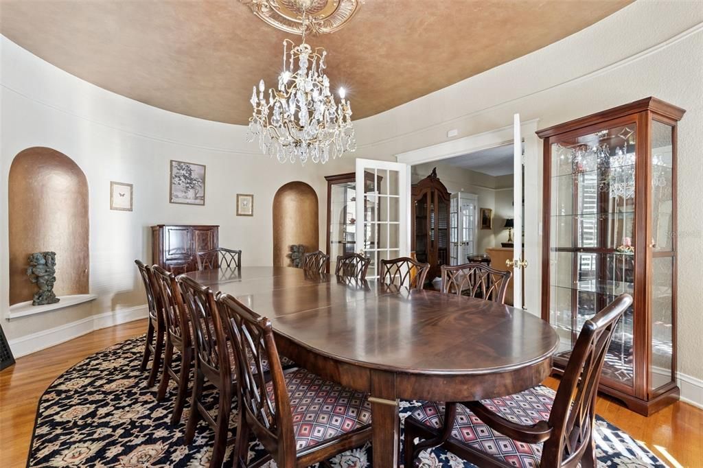 For Sale: $2,200,000 (7 beds, 5 baths, 5624 Square Feet)