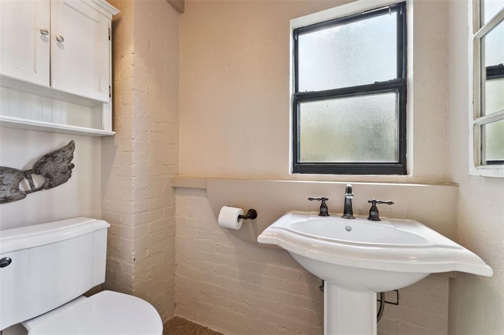 For Sale: $2,200,000 (7 beds, 5 baths, 5624 Square Feet)