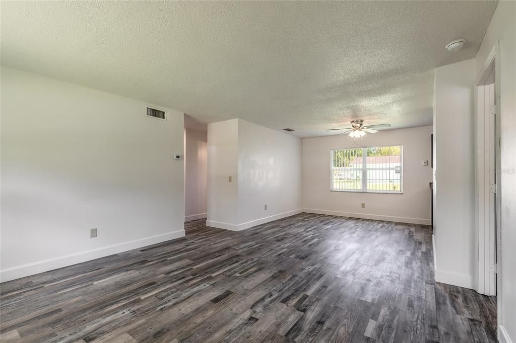 For Sale: $225,000 (3 beds, 2 baths, 1031 Square Feet)