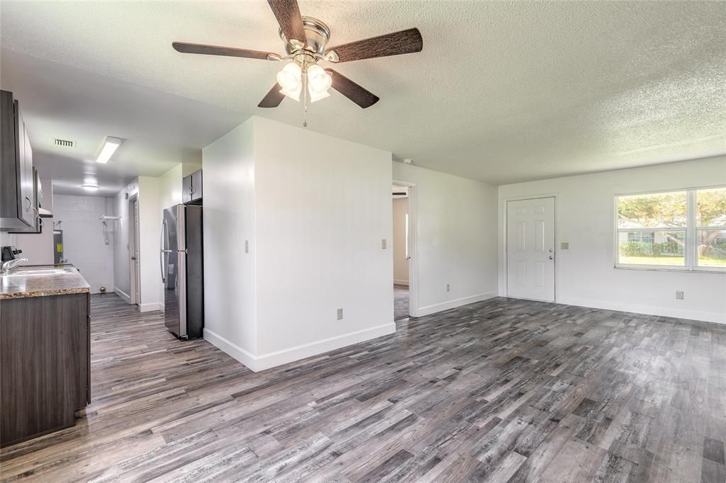 For Sale: $225,000 (3 beds, 2 baths, 1031 Square Feet)