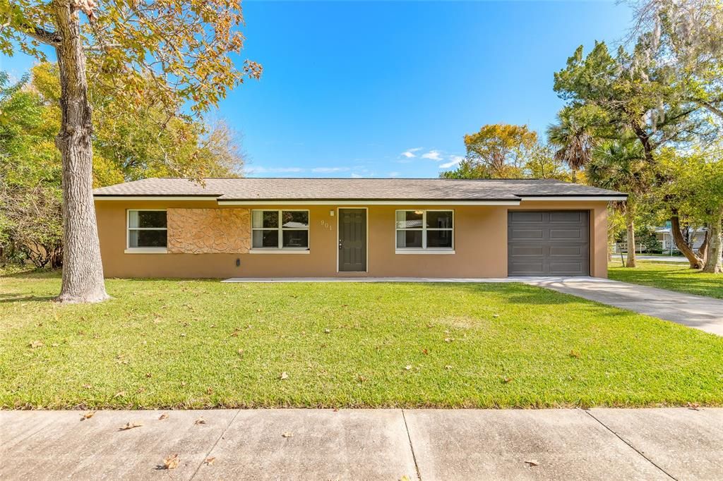 For Sale: $225,000 (3 beds, 2 baths, 1031 Square Feet)