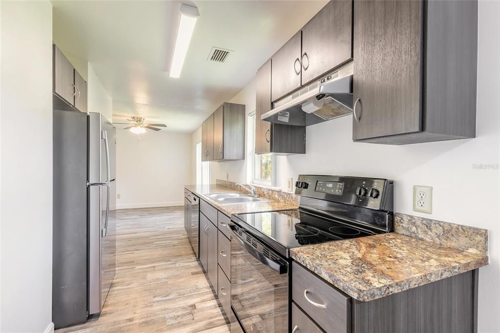 For Sale: $225,000 (3 beds, 2 baths, 1031 Square Feet)