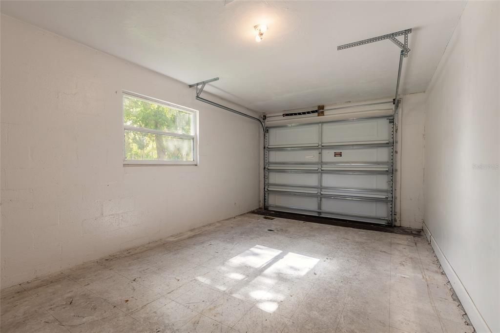 For Sale: $225,000 (3 beds, 2 baths, 1031 Square Feet)