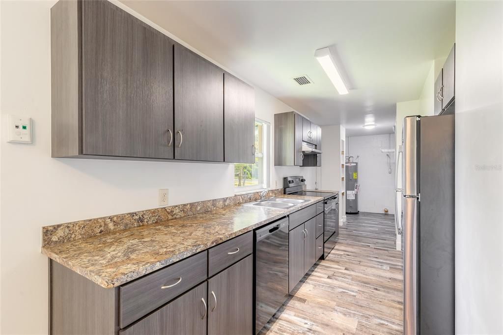 For Sale: $225,000 (3 beds, 2 baths, 1031 Square Feet)