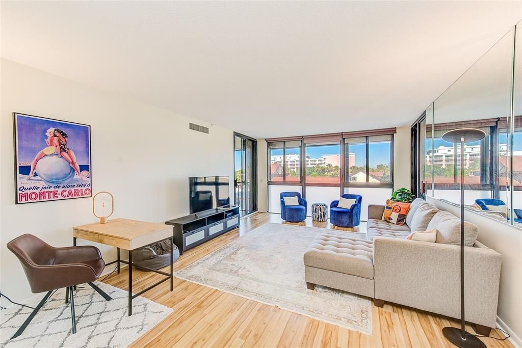 En Venta: $695,000 (2 camas, 2 baños, 1280 Pies cuadrados)