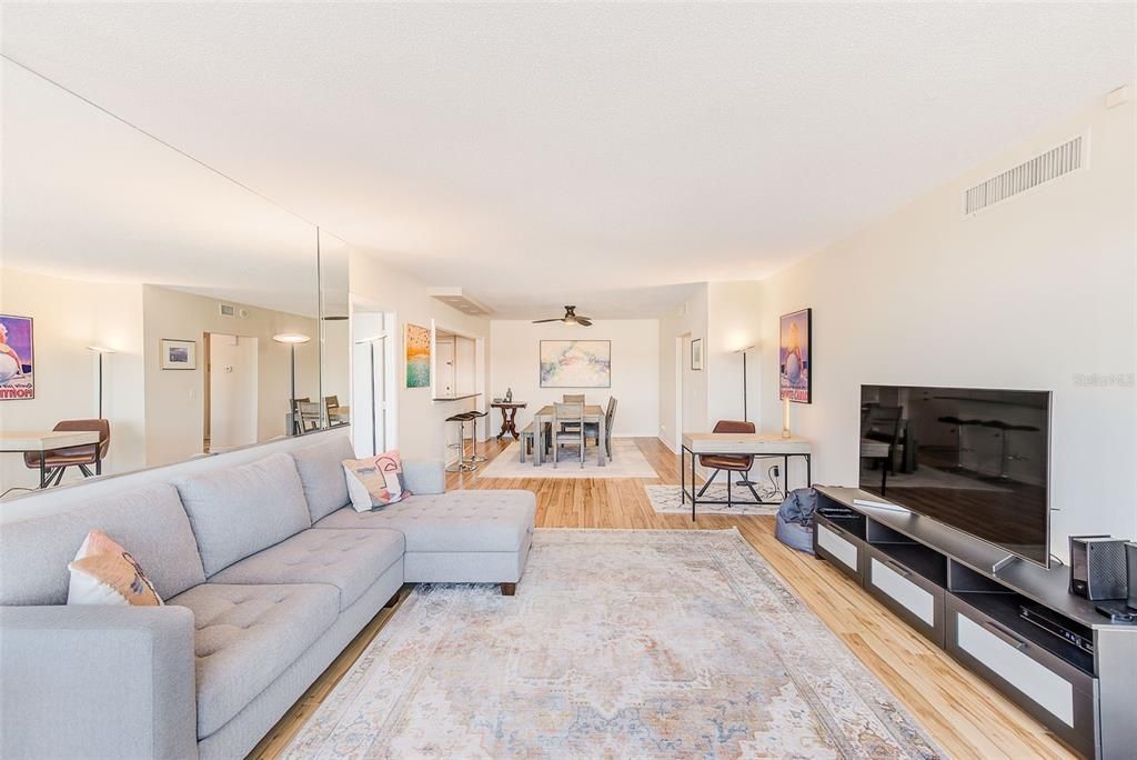 En Venta: $695,000 (2 camas, 2 baños, 1280 Pies cuadrados)