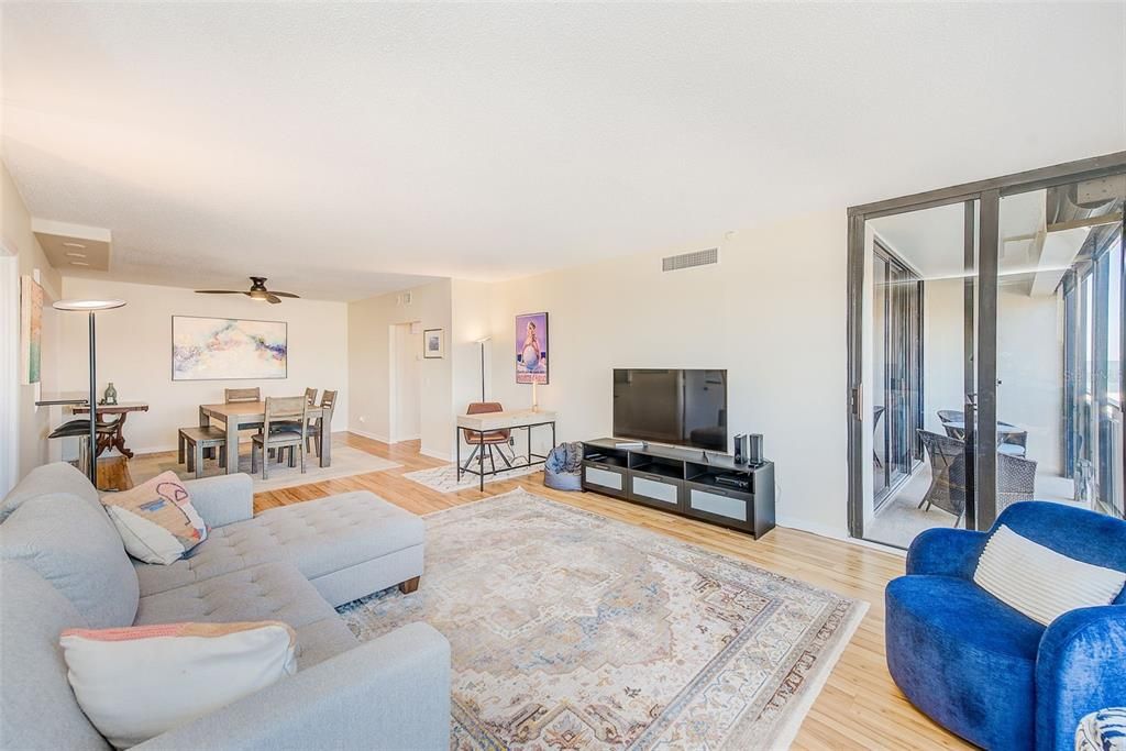 En Venta: $695,000 (2 camas, 2 baños, 1280 Pies cuadrados)