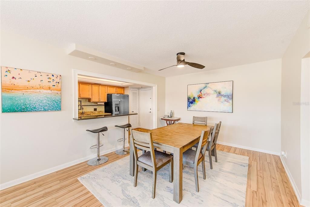 En Venta: $695,000 (2 camas, 2 baños, 1280 Pies cuadrados)